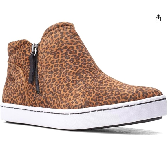Clarks Pawley Adwin Cheetah Suede Ankle ZipUp Sneaker Leopard Bootie Women's - Picture 2 of 15